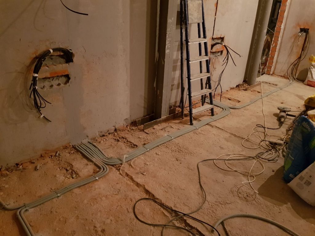 Замена старой проводки в доме и квартире